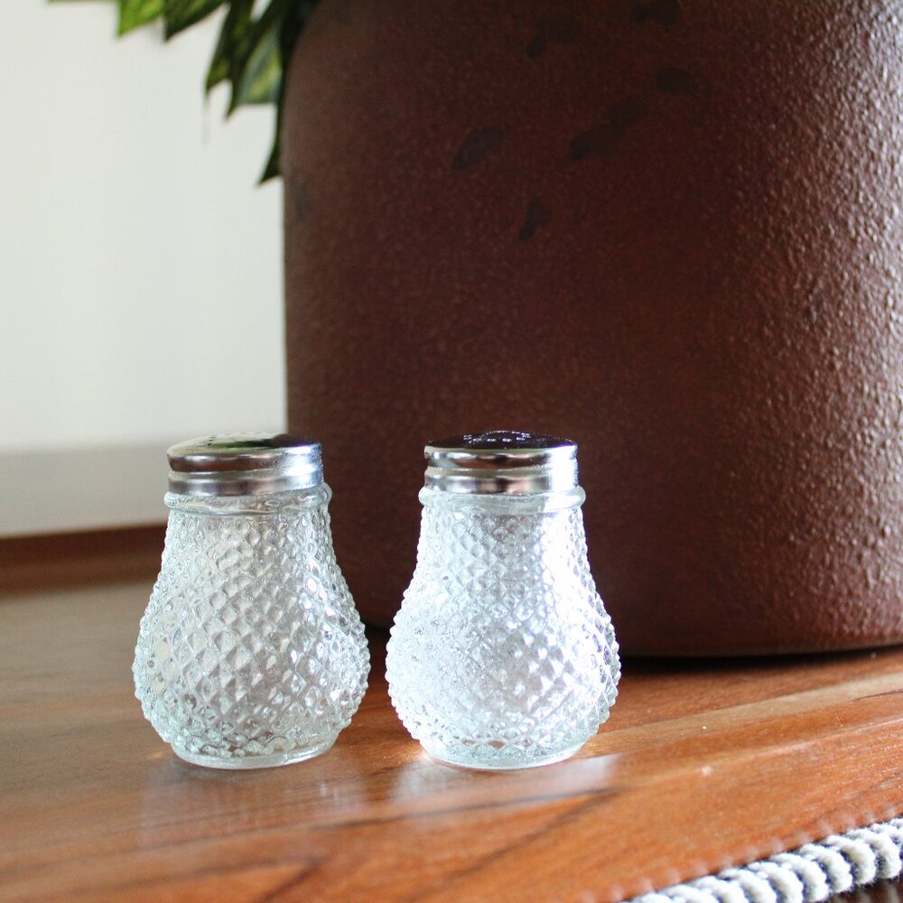Diamond pointed glass salt and pepper shakers